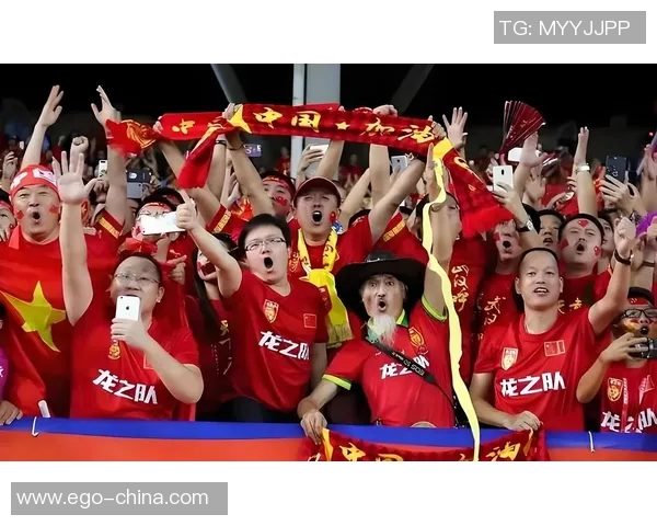 上海足球队的速度之谜:如何在赛场上实现快速突破与战术创新 上海足球队的速度之谜:如何在赛场上实现快速突破与战术创新