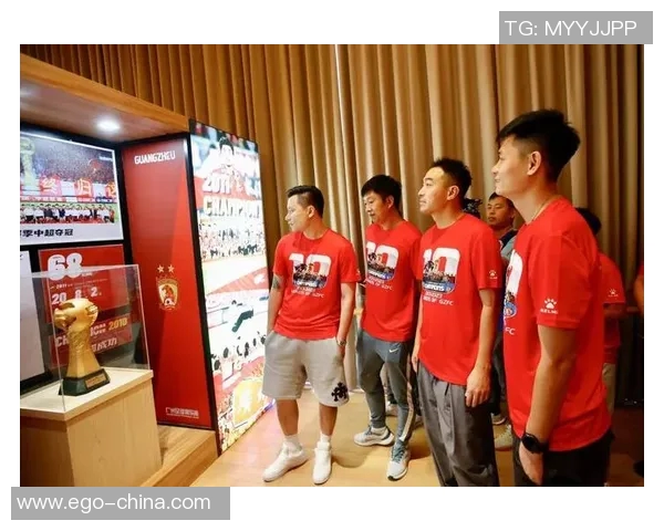 广州篮球队配合问题引发热议球迷对战术和球员默契提出不同看法 广州篮球队配合问题引发热议球迷对战术和球员默契提出不同看法